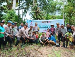 Peduli Lingkungan Polres Kepulauan Yapen Menanam 100 Pohon Mangrove dan 100 Bibit Pohon Campuran Di Pantai Rambai