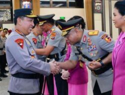 Kapolri Resmi Lantik Brigjen Pol Johnny Eddizon Isir Sebagai Kapolda Papua Barat