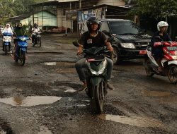 Ancam Keselamatan Anak Sekolah Jalan Berlubang di Kabupaten Mesuji Lampung