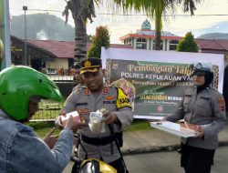 Berbagi Berkah, Polres Kepulauan Yapen Bagikan Ratusan Takjil Gratis Kepada Masyarakat