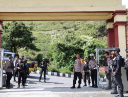 TNI-Polri Kawal Ketat Ibadah Misa Natal di Kota Mulia, Kapolres Puncak Jaya: Suasana Kondusif Berkat Sinergi Semua Pihak