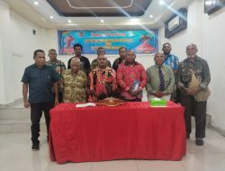Markus Waran dan Demianus Mandacan Terima Mandat Pimpinan Adat dari DAP