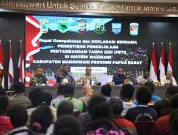 Polda Papua Barat Kawal Deklarasi Bersama Penertiban PETI di Wasirawi