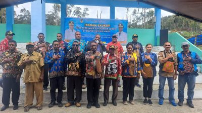 Warga Distrik Hingk Gelar Ibadah Syukur Peresmian Penerangan Listrik