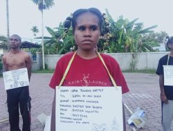 Yuliana Srefle Harukan Suasana dengan Puisi “Ayah” di Asrama Mahasiswa Sorong Selatan