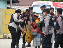 Kapolres Dogiyai Pimpin Patroli, Sembari Hadir Dekat dengan Masyarakat