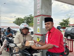 Sambut Bulan Suci Ramadhan, Pertamina Patra Niaga Berbagi Takjil Gratis bagi Pelanggan di SPBU Nabire dan Timika