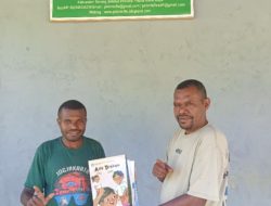 Perkuat Budaya Baca, PKBM Saifi Beri Bantuan Buku ke Kampung Kwowok