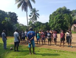Sambut Paskah, Pemerintah Kampung Kwowok Serahkan Fasilitas Voli untuk Jemaat GKI Menosimons