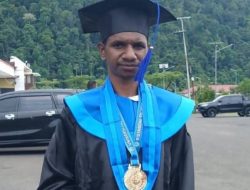 Menembus 20 Kilometer Demi Sekolah, Nov Nemis Mandacan Kini Resmi Sandang Gelar S.E
