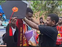 Pengalungan Kopi dan Gorengan, Simbol Perjuangan Mahasiswa Hingga Raih Gelar Sarjana