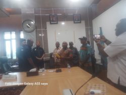 LMA Suku Irarutu dan Masyarakat Gelar Rapat di DPRK Teluk Bintuni, Tuntut Prioritas Tenaga Kerja OAP di LNG Tangguh  Teluk Bintuni